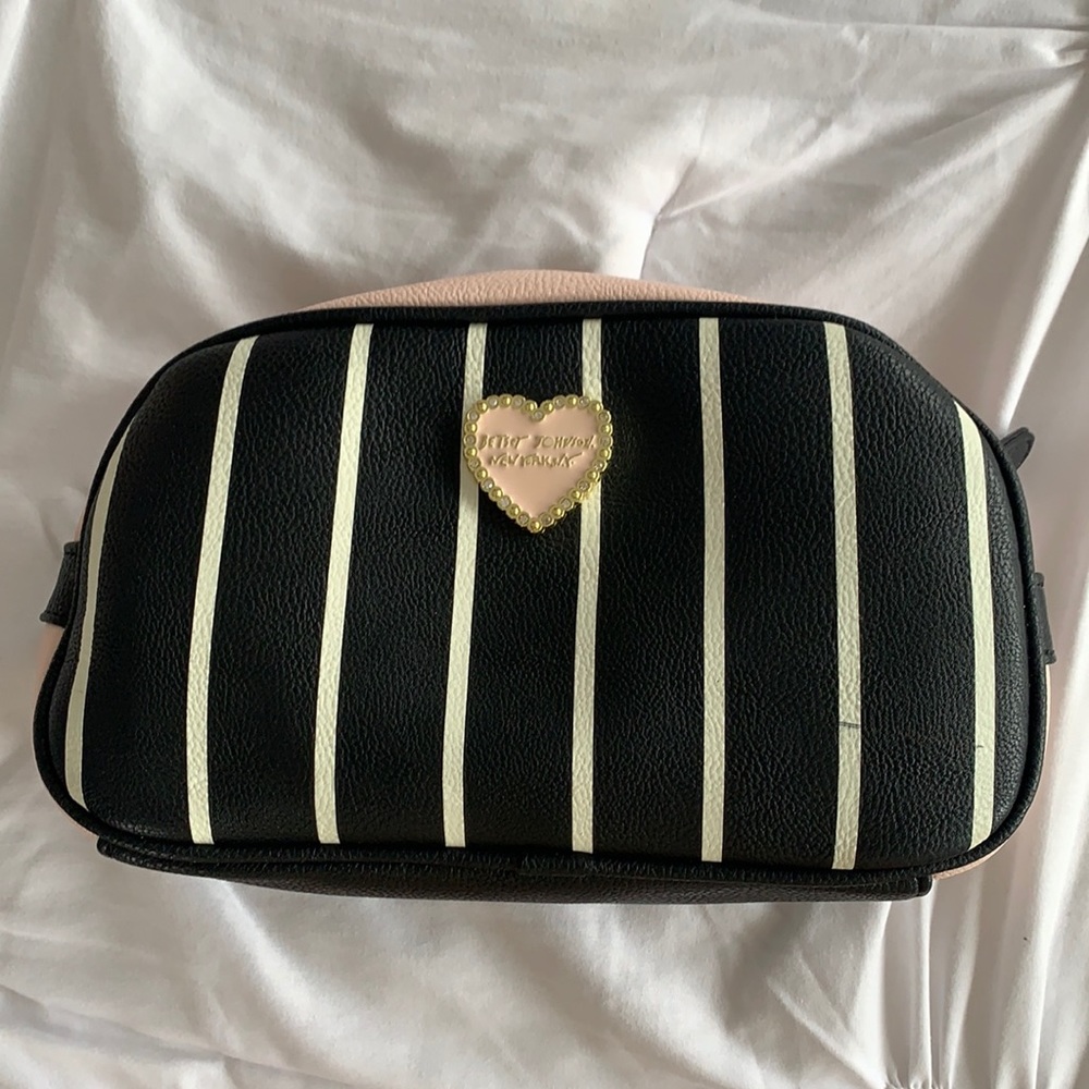 Betsey Johnson new without tags cosmetic bag